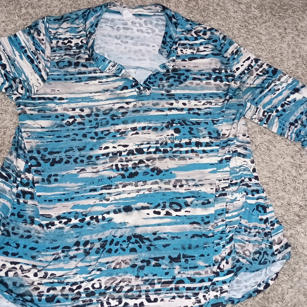 Women's Honey Me Curvy Top Size‎ XXL Color Blue White Colorful Art Design...